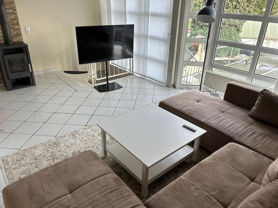 Ferienhaus Mit Privatparkplatz, Terrasse Und Stadtnaehe 不莱梅 外观 照片