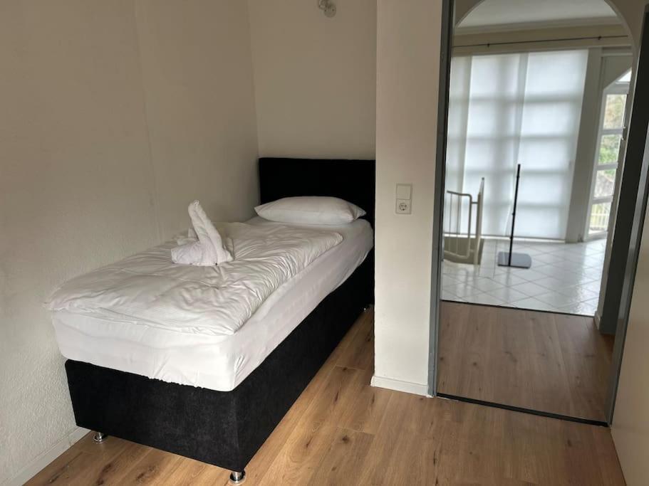 Ferienhaus Mit Privatparkplatz, Terrasse Und Stadtnaehe 不莱梅 外观 照片