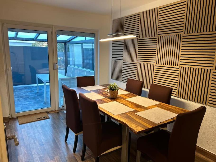 Ferienhaus Mit Privatparkplatz, Terrasse Und Stadtnaehe 不莱梅 外观 照片